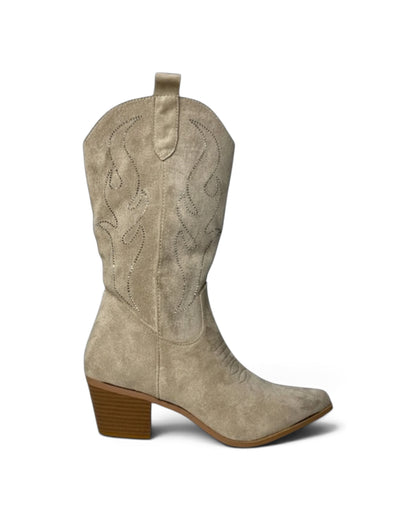 Bota Dolly